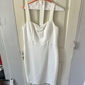 Elegant White Sleeveless Dress